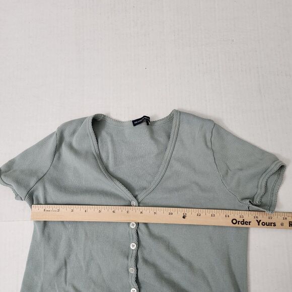 Brandy Melville Blouse One Size Green Paige Baby Ruffle Button Up Tee Crop Top - Picture 6 of 8